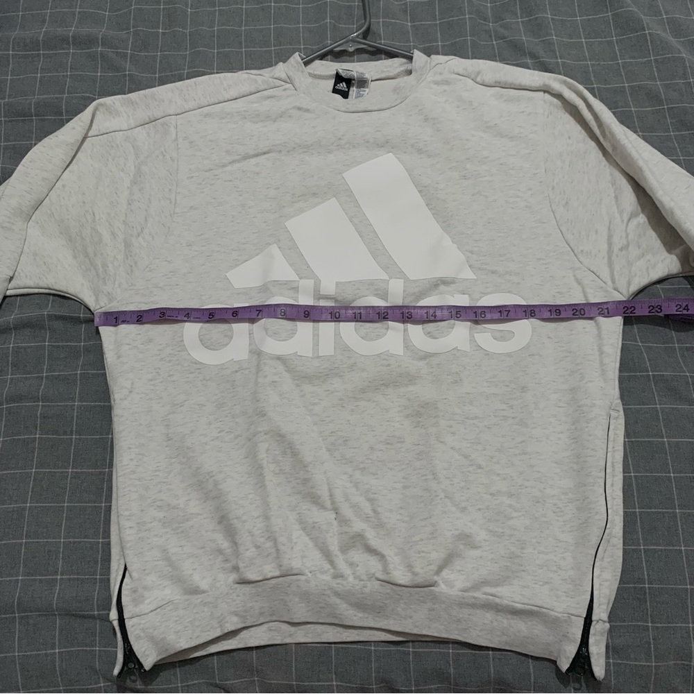 LIKE NEW ADIDAS OVERSIZED SWEATSHIRT - Picture 5 of 7